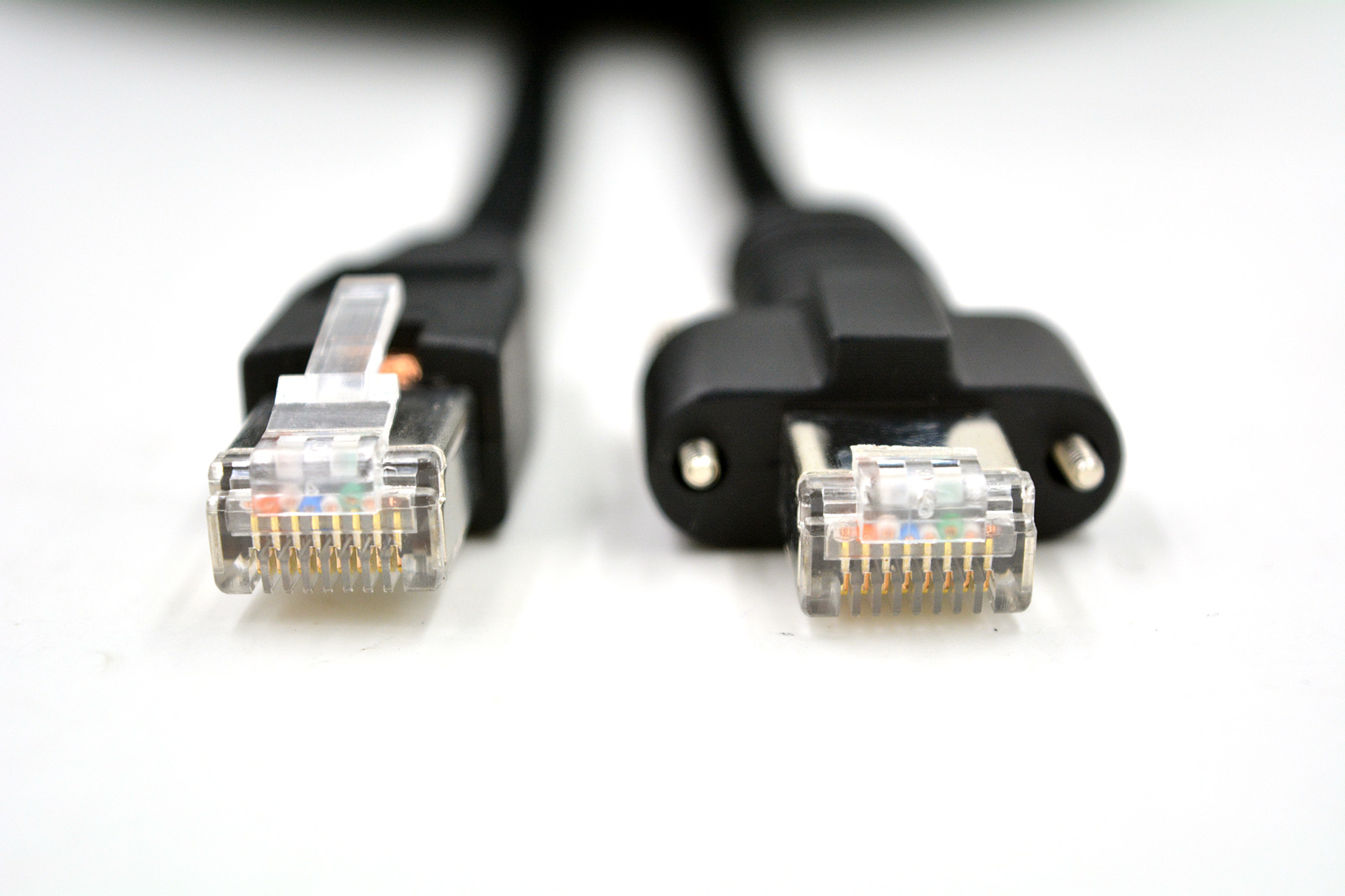GigE Cat6 vision cable with RJ45 locking screws