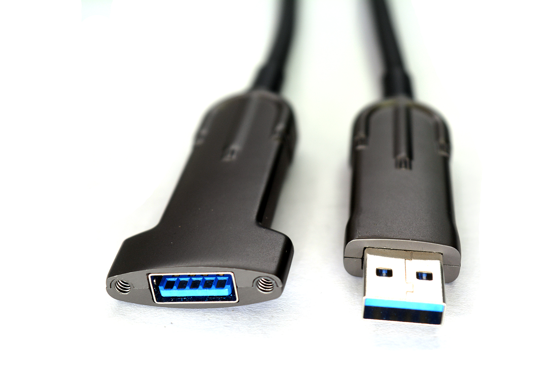 USB3 AOC extension cable with locking screw